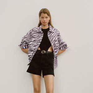 NWT ZARA BLACK HI-RISE STRAIGHT CUT SPLIT DENIM SHORTS REF. 8197/200 | US 4 / 36